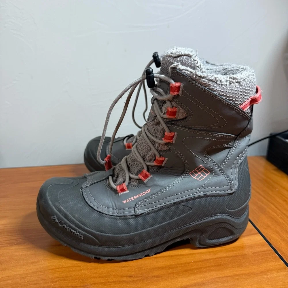 Columbia Bugaboot III Gray Pink Insulated Waterproof Snow Boot BY1333-060 Sz 4‎
